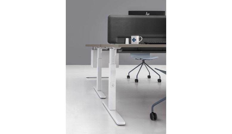 Tavolo scrivania regolabile in altezza 